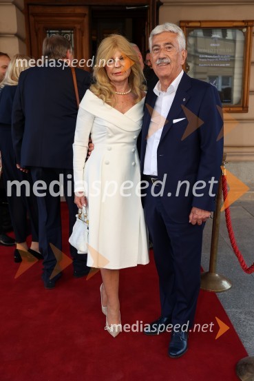  Darja Kuhar Kotnik, soustanoviteljica in podpredsednica Društva za zdravje naroda;  Rajko Kotnik, bivši višji državni odvetnik, predsednik Lions kluba Ljubljana RožnikEvgenij Onjegin, premiera opere na odru SNG Opera in balet Ljubljana