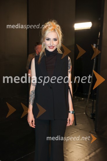  Sara Briški Cirman - Raiven, pevka, harfistkaEvgenij Onjegin, premiera opere na odru SNG Opera in balet Ljubljana