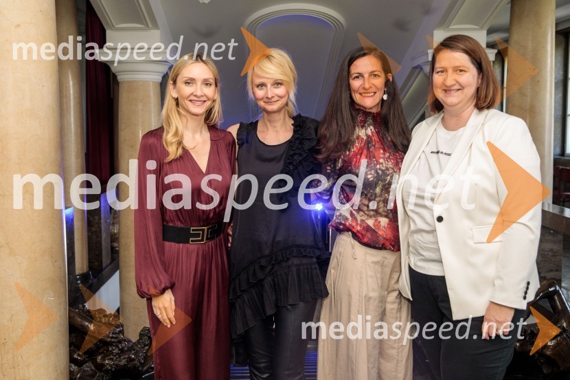  Barbara Murn Vrviščar, direktorica Pionirskega doma;  Živa Steiner, Pionirski dom;  ... ;  ... Slavnostna prireditev ob 60-letnici Pionirskega doma