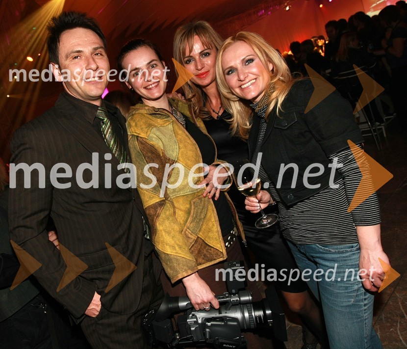 Peter Zorič, Probanka, Maja Malus, dokumentaristka, Lidija Šestak Zorič, predsednica društva Sonček in Nuša Derenda, pevkaViktorji 2008, zaključna zabava na Gospodarskem razstavišču