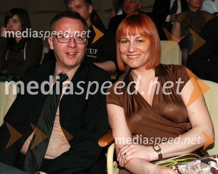 Robert Pečnik - Pečo, voditelj radia Hit z ženo AljoViktorji 2008, dogajanje na odru in v dvorani