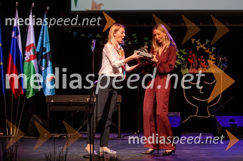  Tjaša Ficko, podžupanja, Mestna občina Ljubljana;  Barbara Murn Vrviščar, direktorica Pionirskega domaSlavnostna prireditev ob 60-letnici Pionirskega doma