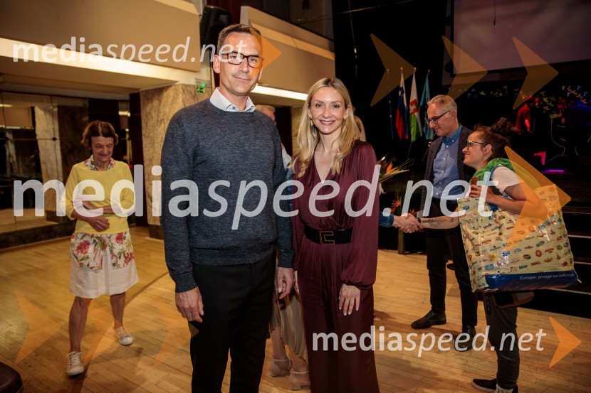  ... ;  Barbara Murn Vrviščar, direktorica Pionirskega domaSlavnostna prireditev ob 60-letnici Pionirskega doma