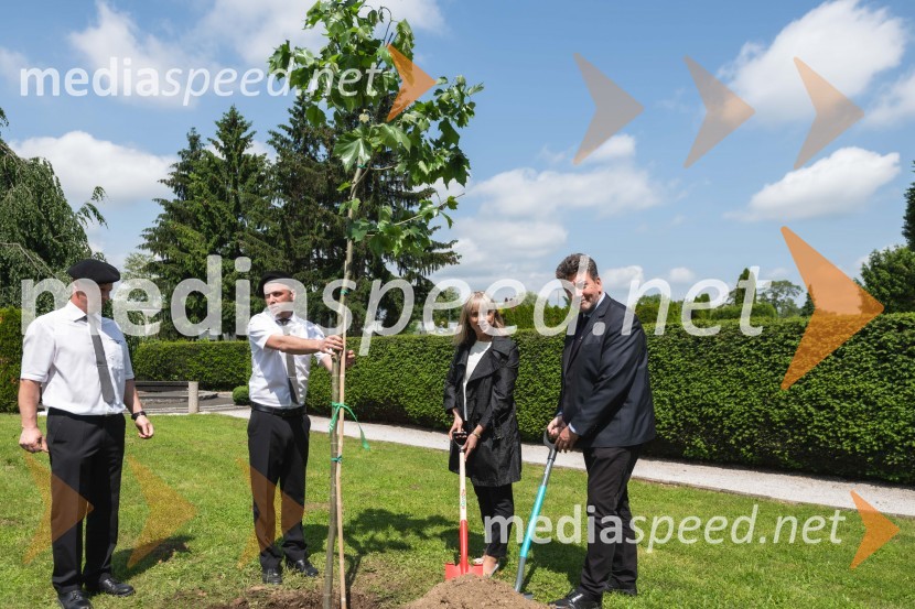  ... ;  ... ; mag. Lidija Pliberšek, direktorica, Pogrebno podjetje Maribor d.d.;  Gábor Móczár, generalni direktor, National Heritage Institute of HungaryDnevi dediščine evropskih pokopališč