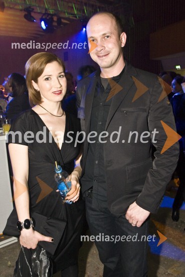 Sabina Kogovšek, žena Jurija Zrneca in Igor Gajič, režiser in ko-scenarist oddaje As ti tud not paduViktorji 2008, zaključna zabava na Gospodarskem razstavišču