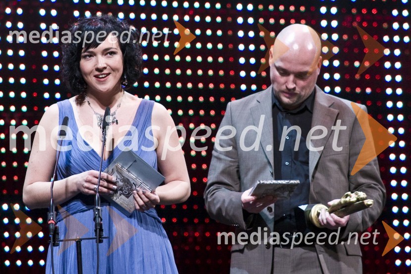 Polona Požgan, voditeljica jutranjega programa Radia Center in David Irgolič, glavni in odgovorni urednik radia CenterViktorji 2008, dogajanje na odru in v dvorani