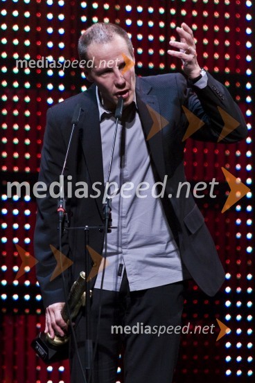 Andrej Karoli, radijecViktorji 2008, dogajanje na odru in v dvorani