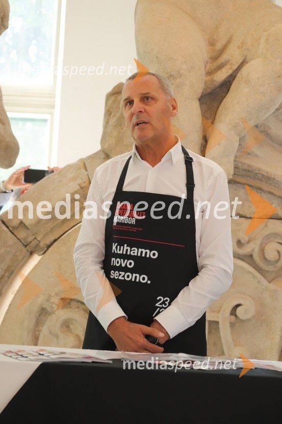  Danilo Rošker, direktor SNG MariborPredstavitev repertoarja sezone 2023/2024 Slovenskega narodnega gledališča Maribor