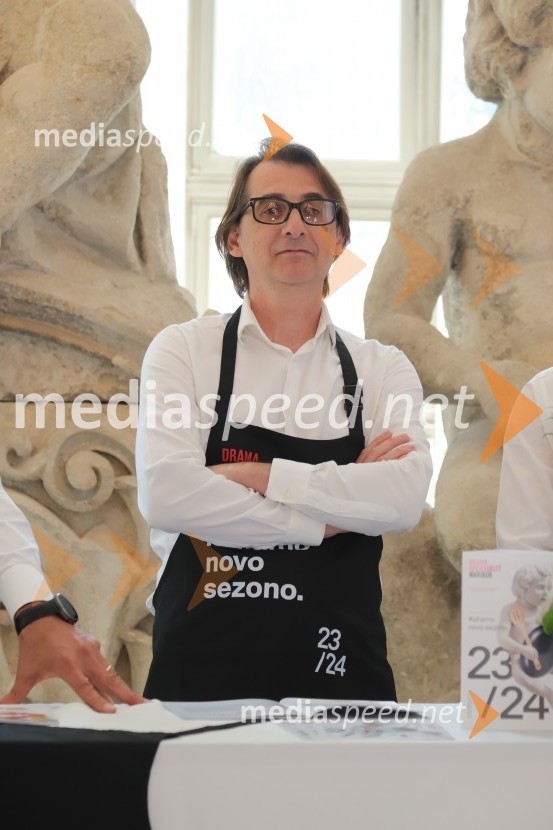  Aleksandar  Popovski, režiser, umetniški direktor Drame SNG MariborPredstavitev repertoarja sezone 2023/2024 Slovenskega narodnega gledališča Maribor