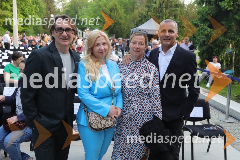  Aleksandar  Popovski, režiser, umetniški direktor Drame SNG Maribor;  Natalija Popovski;  Nataša Matjašec Rošker, igralka;  Danilo Rošker, direktor SNG MariborOperna noč 2023