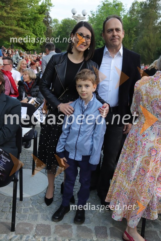  Emilija Stojmenova Duh, ministrica za digitalno preobrazbo;  Martin Duh; dr. Andrej DuhOperna noč 2023