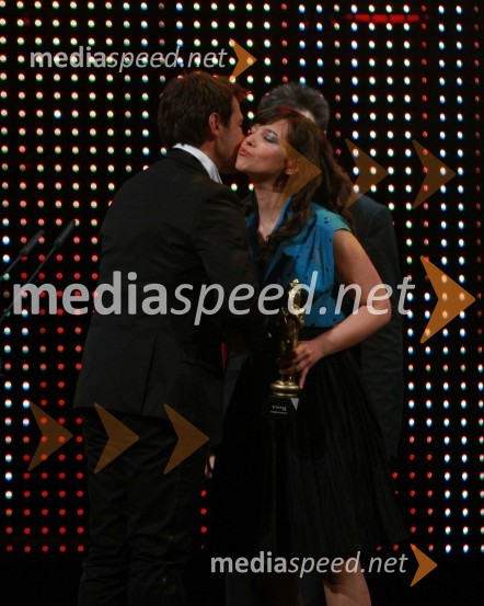 Marko Vozelj, pevec in Severa Gjurin, glasbenica in pevkaViktorji 2008, dogajanje na odru in v dvorani