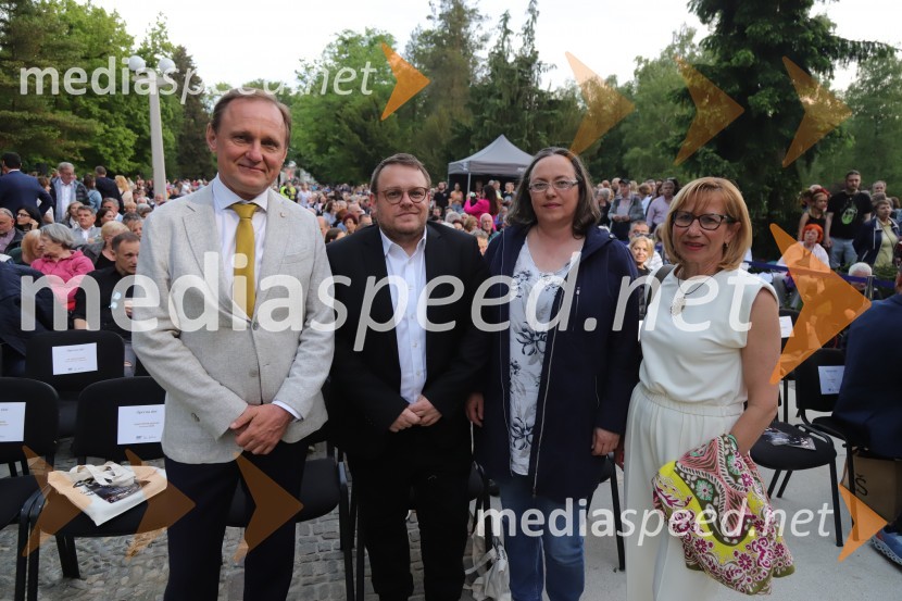 dr. Samo Peter Medved,  podžupan, Mestna občina Maribor ;  Simon Maljevac, Minister za solidarno prihodnost;  ... ;  Duška MedvedOperna noč 2023