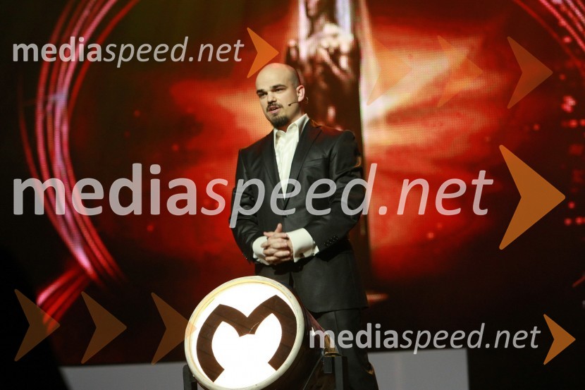 Jure Bračič, voditelj prireditve ter član skupine Slon in SadežViktorji 2008, dogajanje na odru in v dvorani