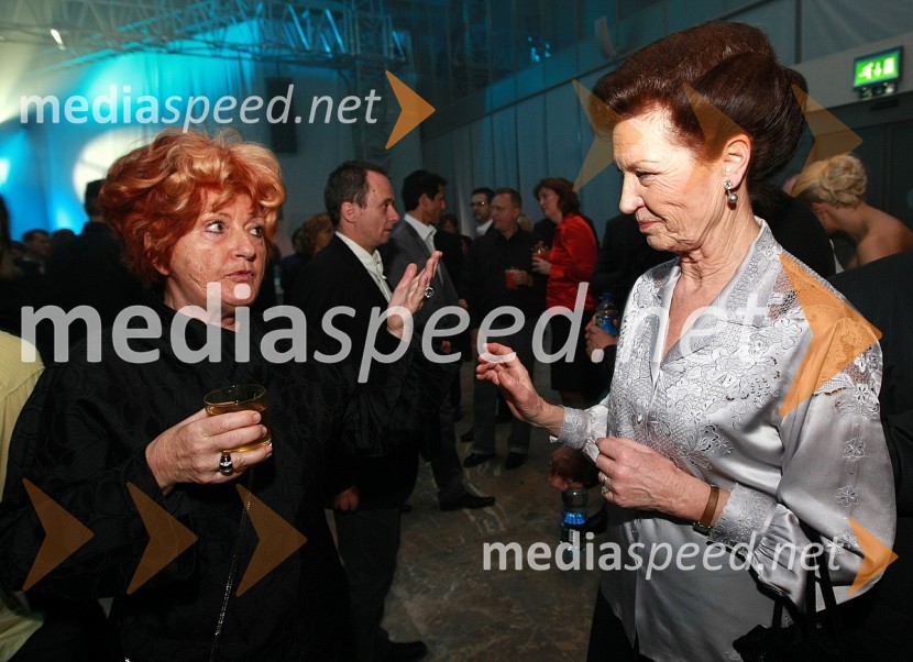 Bernarda Jeklin, nekdanja urednica revije Jana in dobitnica Viktorja za življenjsko delo in Elza Budau, pevkaViktorji 2008, zaključna zabava na Gospodarskem razstavišču