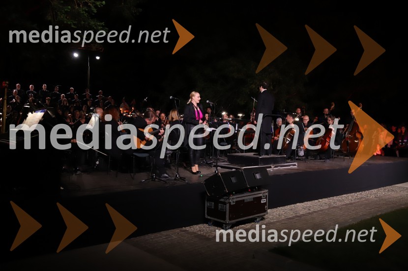  Sabina  Cvilak, operna pevka;  Simon Krečič, umetniški direktor Opere SNG MariborOperna noč 2023