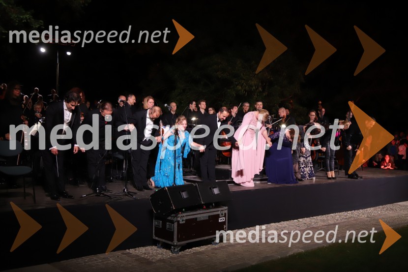  Simon Krečič, umetniški direktor Opere SNG Maribor;  ... ;  Martin Sušnik, operni solist;  Petya Ivanova, operna solistka;  Tim Ribič, tenorist;  Andreja Zakonjšek Krt, sopranistka;  Rebeka Lokar, operna pevka;  Irena  Petkova, operna pevka;  ... ;  Sabina  Cvilak, operna pevka;  Jaki Jurgec, operni solistOperna noč 2023