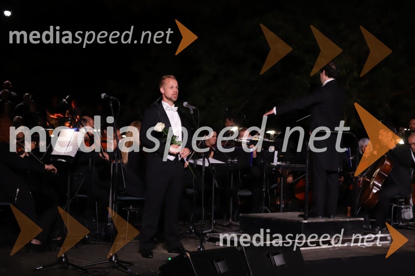  Martin Sušnik, operni solist;  Simon Krečič, umetniški direktor Opere SNG MariborOperna noč 2023