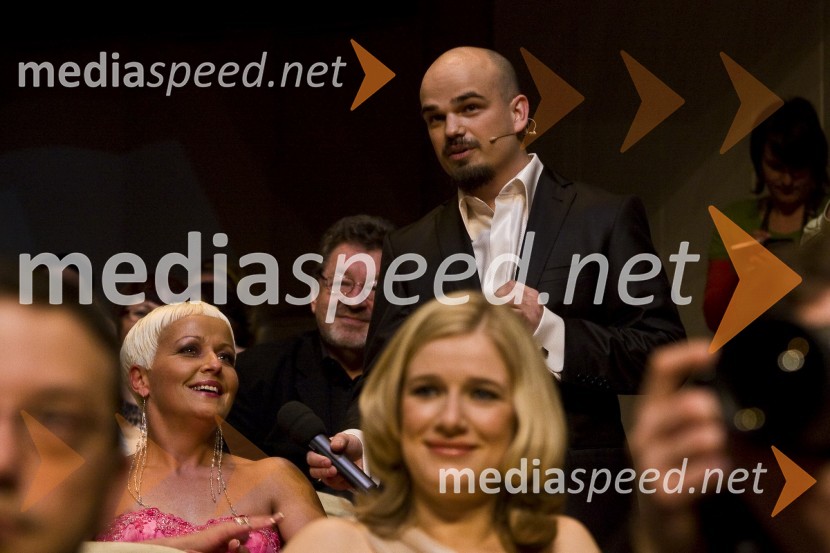 Karin, vedeževalka in Jure Bračič (Slon in Sadež)  	Viktorji 2008, dogajanje na odru in v dvorani