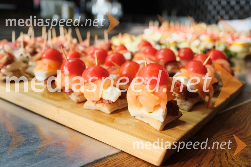 Proslava Odvetniške družbe Cukrov - akustični koncert Ditke