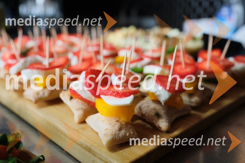 Proslava Odvetniške družbe Cukrov - akustični koncert Ditke