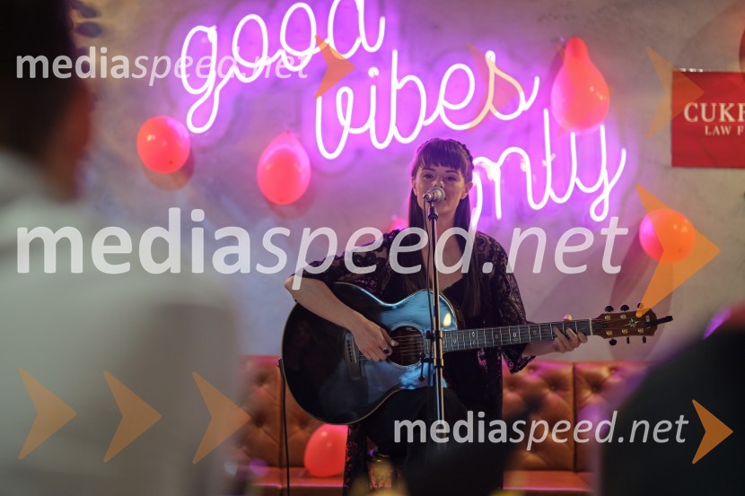 Proslava Odvetniške družbe Cukrov - akustični koncert Ditke