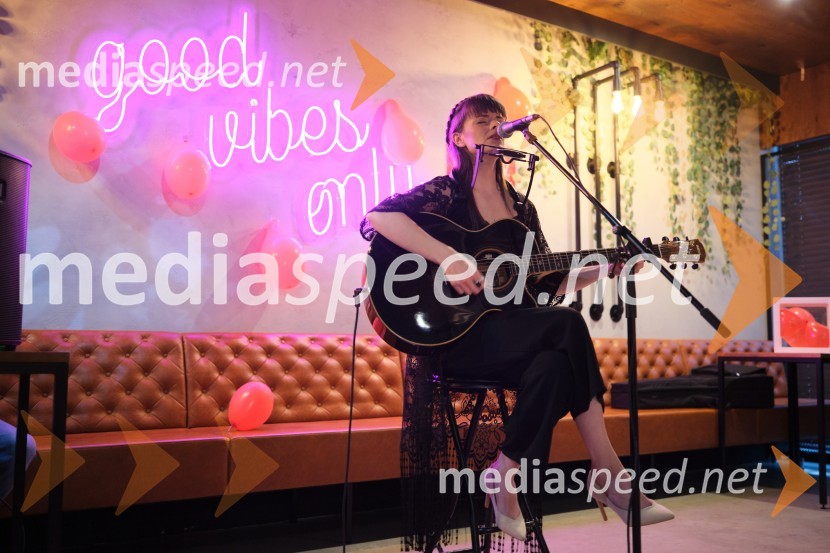 Proslava Odvetniške družbe Cukrov - akustični koncert Ditke