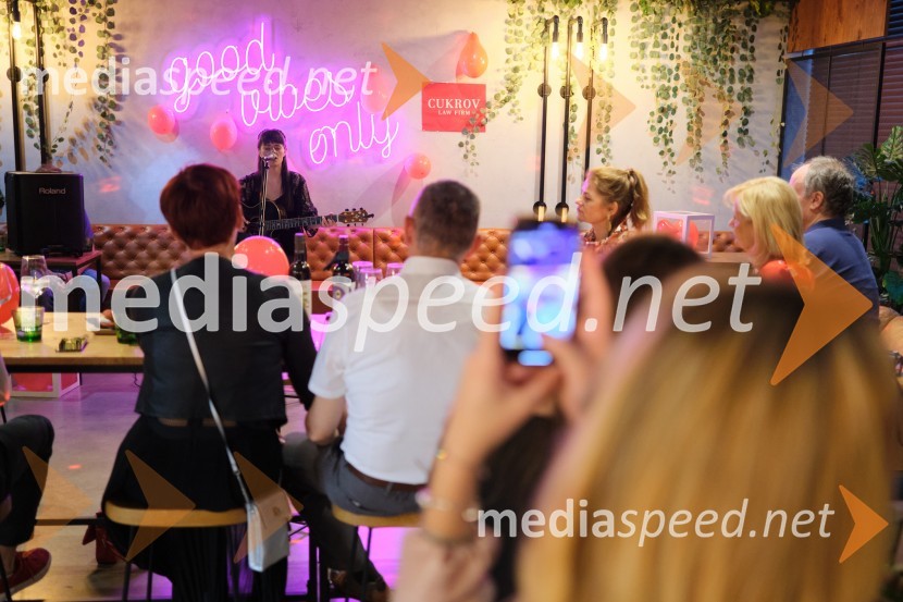 Proslava Odvetniške družbe Cukrov - akustični koncert Ditke