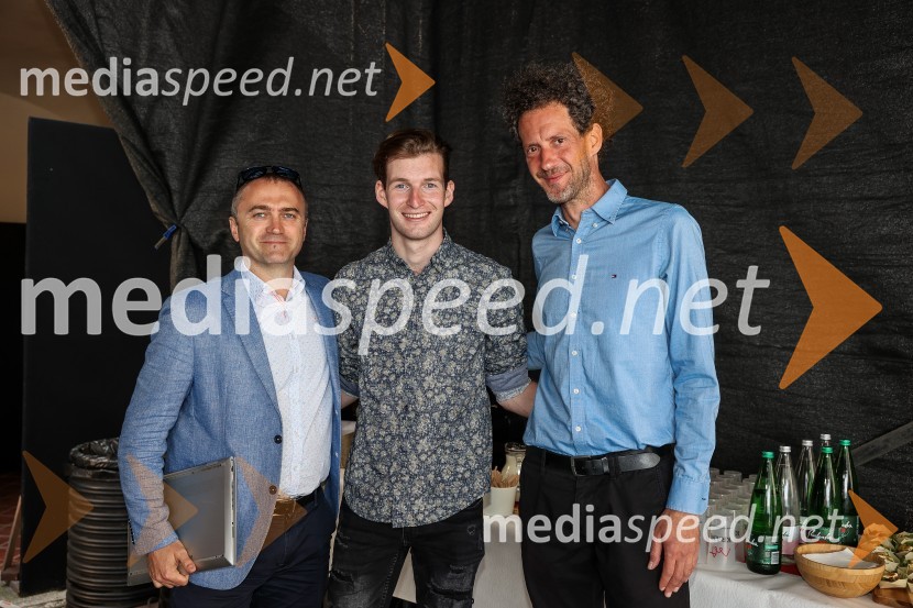  Klemen Malovrh, direktor, Zavod za turizem Kranj;  Žiga  Jelar, smučarski skakalec;  Toni Cahunek, igralec, novinarPrešerno poletje 2023, novinarska konferenca