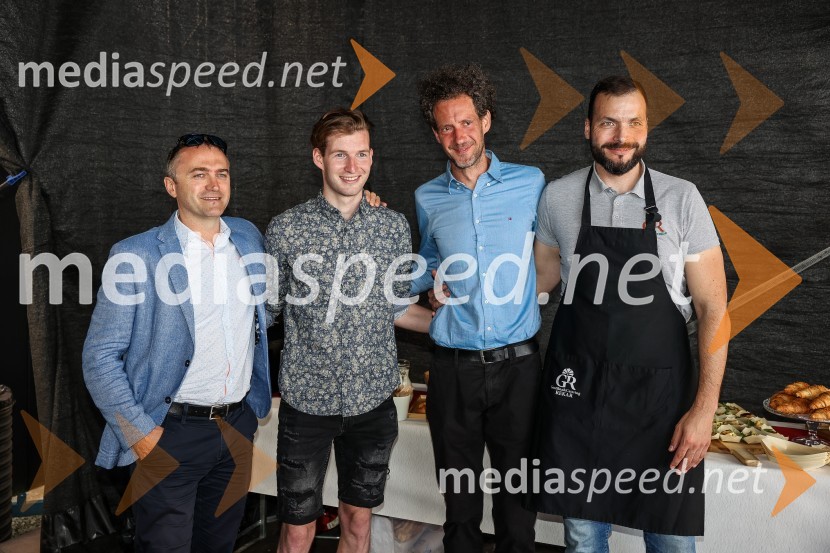  Klemen Malovrh, direktor, Zavod za turizem Kranj;  Žiga  Jelar, smučarski skakalec;  Toni Cahunek, igralec, novinar;  ... Prešerno poletje 2023, novinarska konferenca