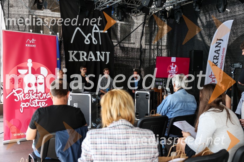  Klemen Malovrh, direktor, Zavod za turizem Kranj;  Matjaž Rakovec, župan Mestne občine Kranj;  Žiga  Jelar, smučarski skakalec;  Toni Cahunek, igralec, novinarPrešerno poletje 2023, novinarska konferenca