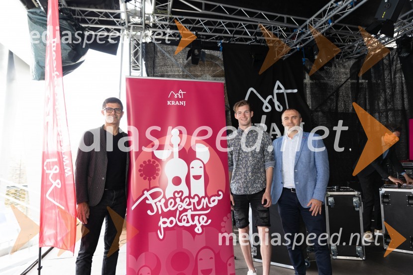  Matjaž Rakovec, župan Mestne občine Kranj;  Žiga  Jelar, smučarski skakalec;  Klemen Malovrh, direktor, Zavod za turizem KranjPrešerno poletje 2023, novinarska konferenca