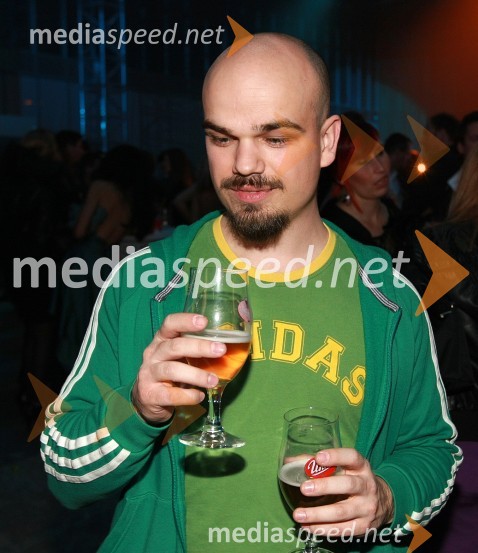 Jure Bračič, voditelj prireditve ter član skupine Slon in SadežViktorji 2008, zaključna zabava na Gospodarskem razstavišču