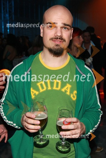 Jure Bračič, voditelj prireditve ter član skupine Slon in SadežViktorji 2008, zaključna zabava na Gospodarskem razstavišču