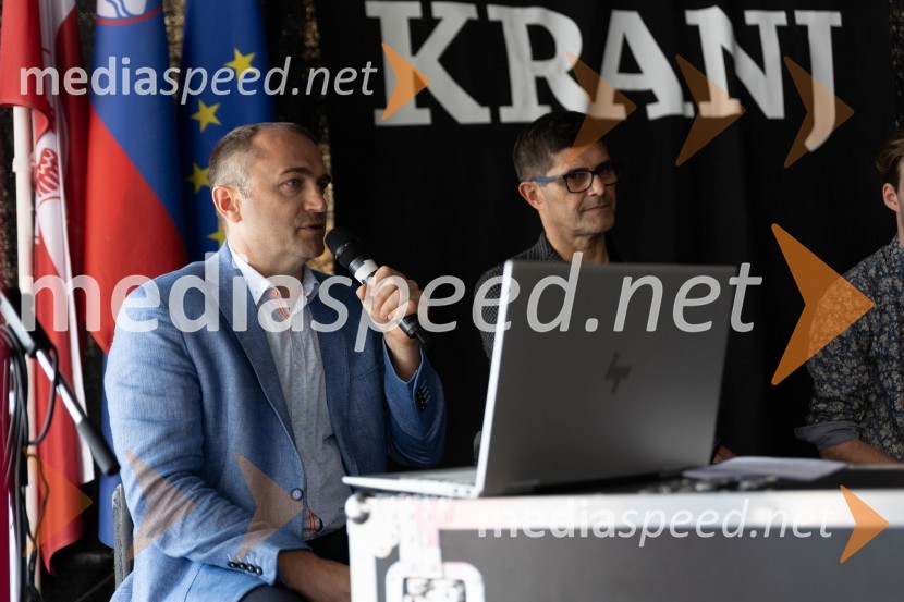  Klemen Malovrh, direktor, Zavod za turizem Kranj;  Matjaž Rakovec, župan Mestne občine KranjPrešerno poletje 2023, novinarska konferenca