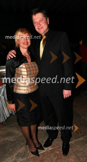 Rosvita Pesek, novinarka TV Slovenija in njen spremljevalec Mitja Ferenc, član skupine Prifarski muzikantiViktorji 2008, zaključna zabava na Gospodarskem razstavišču