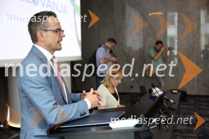   Matej Avbelj, profesor evropskega prava na Novi univerziUstanovitvena seja Platforme sodelovanja, Anže Logar