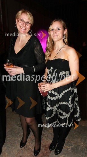 Nataša Bolčina Žgavec, urednica razvedrilnega programa na Radiu Slovenija in hči Mineja	 
Viktorji 2008, zaključna zabava na Gospodarskem razstavišču