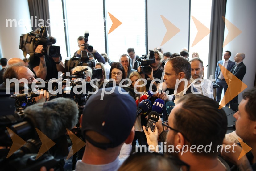  Anže Logar, poslanec SDS, predsednik Ljubljanskega odbora SDSUstanovitvena seja Platforme sodelovanja, Anže Logar