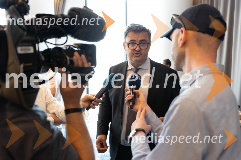  Mirko Požar, predstavnik ZORG in predsednik Zbornice za gradbeništvo SlovenijeUstanovitvena seja Platforme sodelovanja, Anže Logar