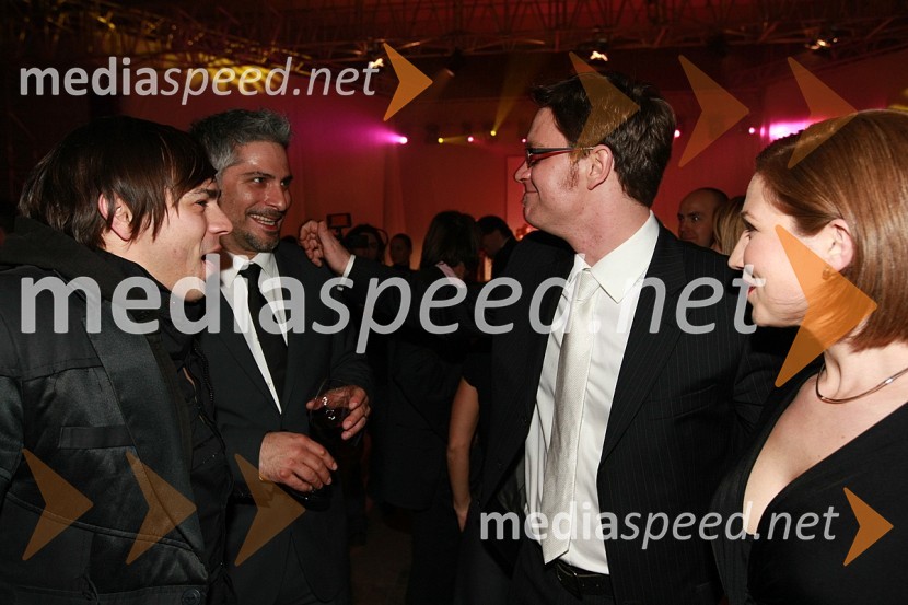 Lado Bizovičar, voditelj oddaje As ti tud' not padu, Sebastijan Cavazza, igralec, Jurij Zrnec, voditelj oddaje As ti tud' not padu in njegova soproga Sabina Kogovšek, igralkaViktorji 2008, zaključna zabava na Gospodarskem razstavišču