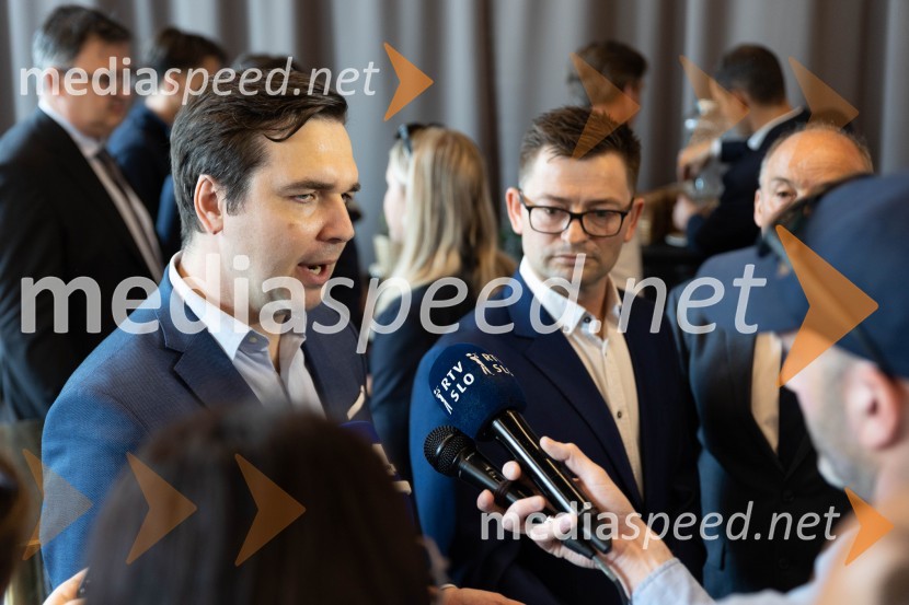  ... ;  Rok Ravnikar, zdravnikUstanovitvena seja Platforme sodelovanja, Anže Logar