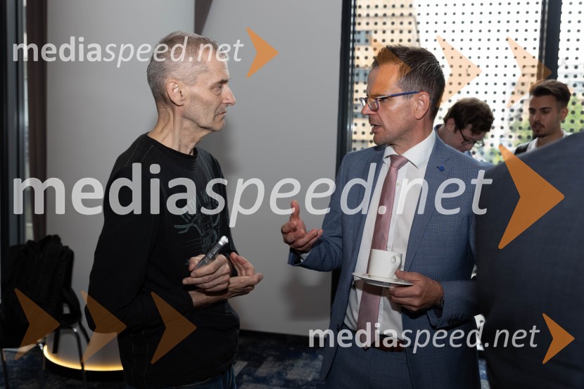  ... ;   Matej Avbelj, profesor evropskega prava na Novi univerziUstanovitvena seja Platforme sodelovanja, Anže Logar