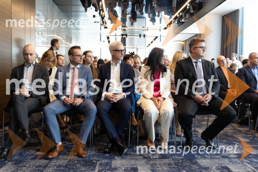 red. prof. dr.  Igor Masten, EF UL;   Matej Avbelj, profesor evropskega prava na Novi univerzi; dr. Jernej Pikalo, profesor, nekdanji minister za izobraževanje iz kvote SD; dr.  Romana Jordan, bivša evroposlanka;  Mirko Požar, predstavnik ZORG in predsednik Zbornice za gradbeništvo SlovenijeUstanovitvena seja Platforme sodelovanja, Anže Logar