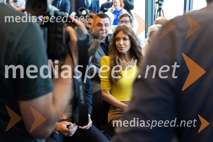  Eva Irgl, poslanka SDSUstanovitvena seja Platforme sodelovanja, Anže Logar