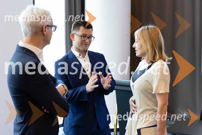 dr. Jernej Pikalo, profesor, nekdanji minister za izobraževanje iz kvote SD;  Rok Ravnikar, zdravnik; dr. Alja  Brglez, šefinja kabineta bivšega predsednika RSUstanovitvena seja Platforme sodelovanja, Anže Logar