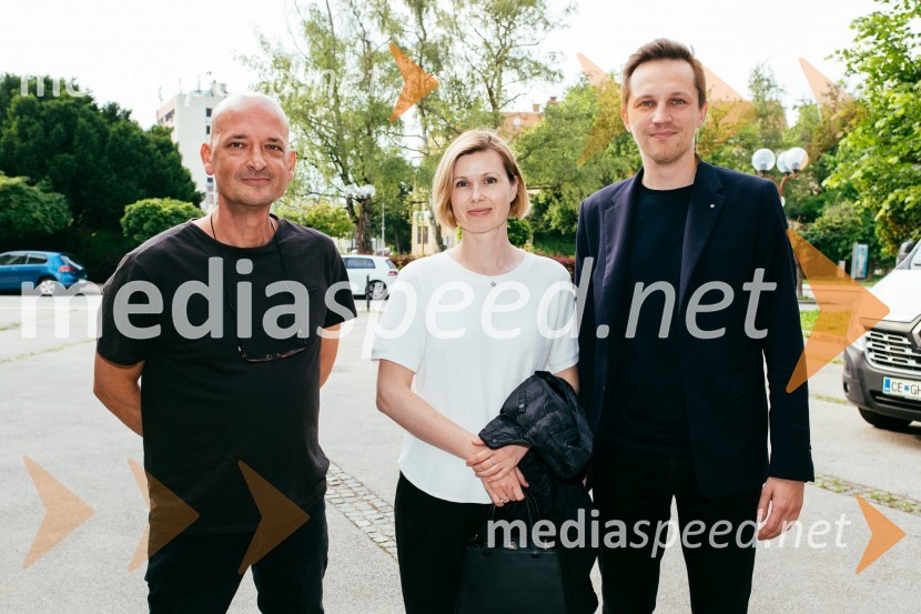  Miha Golob, upravnik in umetniški vodja, SLG Celje;  Mojca  Črešnik, arhitekta;  Matija Kovač, župan, MO CeljeRazgrnitev repertoarja sezone 2023/24 Slovenskega ljudskega gledališča Celje