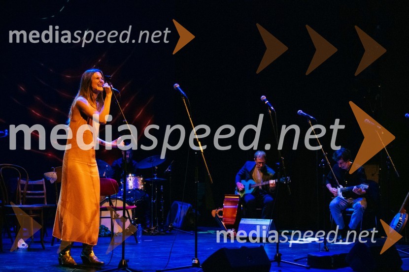  Lucija Harum, igralka, pevkaRazgrnitev repertoarja sezone 2023/24 Slovenskega ljudskega gledališča Celje