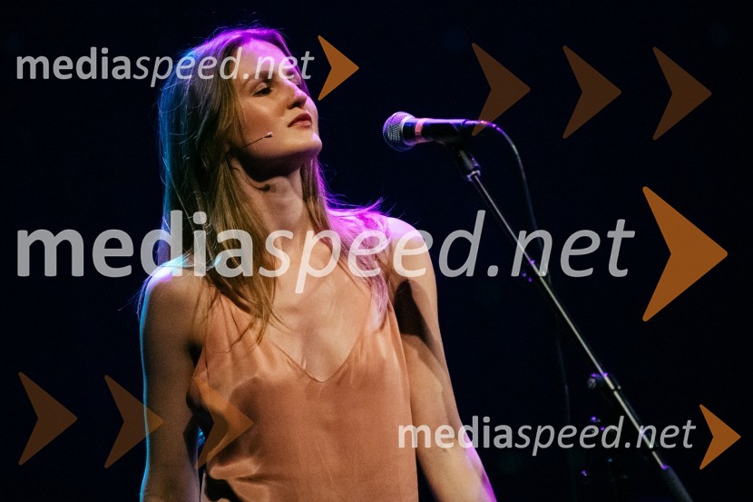  Lucija Harum, igralka, pevkaRazgrnitev repertoarja sezone 2023/24 Slovenskega ljudskega gledališča Celje