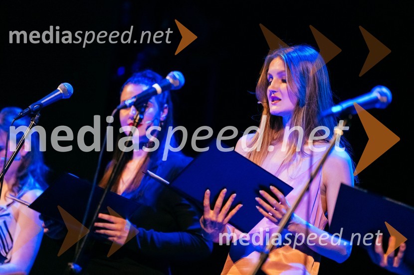  Lucija Harum, igralka, pevkaRazgrnitev repertoarja sezone 2023/24 Slovenskega ljudskega gledališča Celje